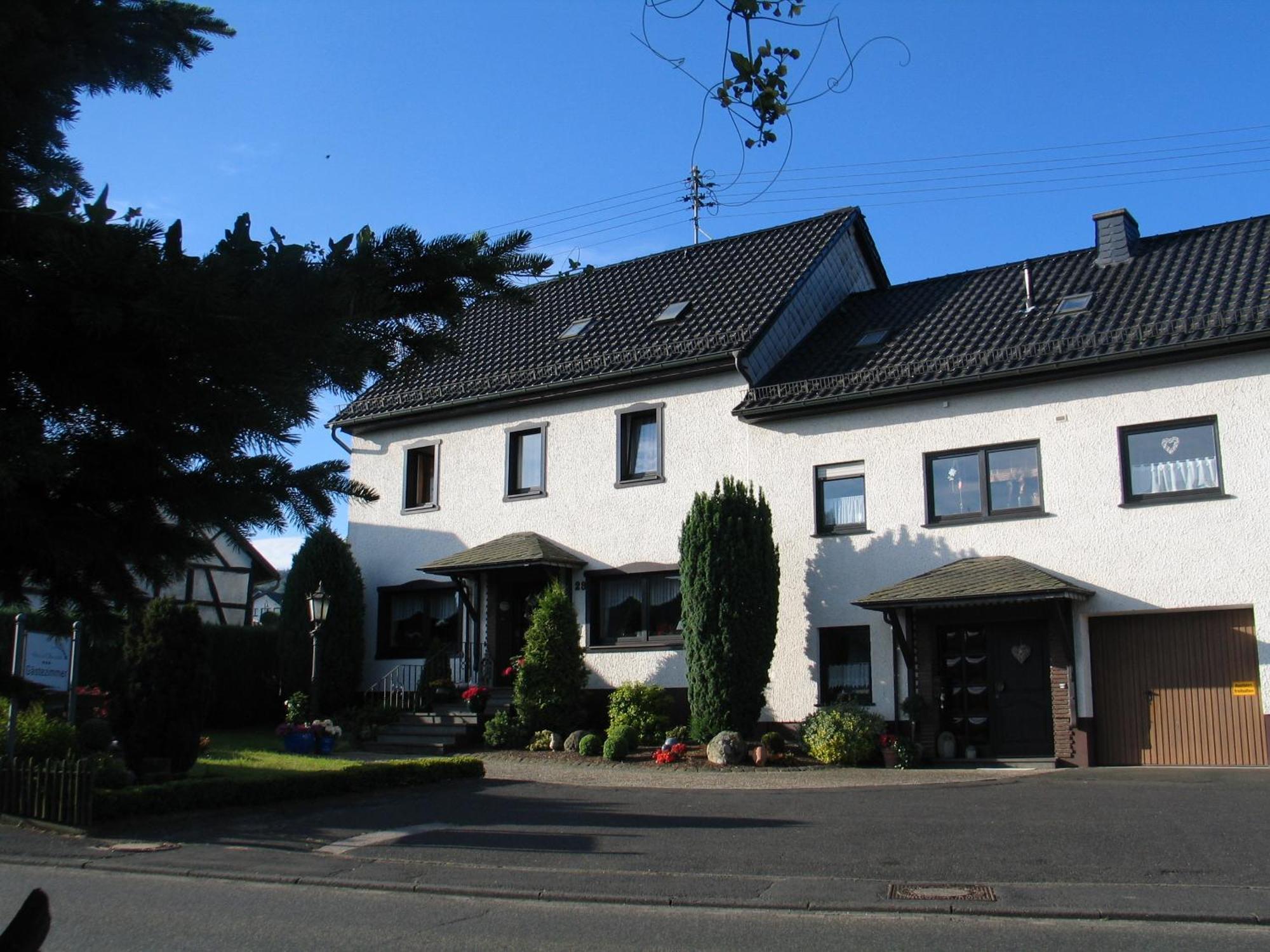 Hotel Haus Claudia Müllenbach Esterno foto